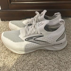 Brooks Women’s Levitate Stealthfit 6 Neutral Running Shoe - Size 9